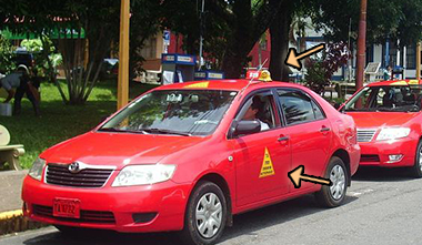 Foto de un taxi oficial en Costa Rica