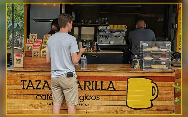 Puesto de Taza Amarilla en Santa Ana