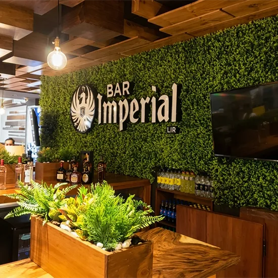 Alquiler de zacate y follaje artificial para eventos